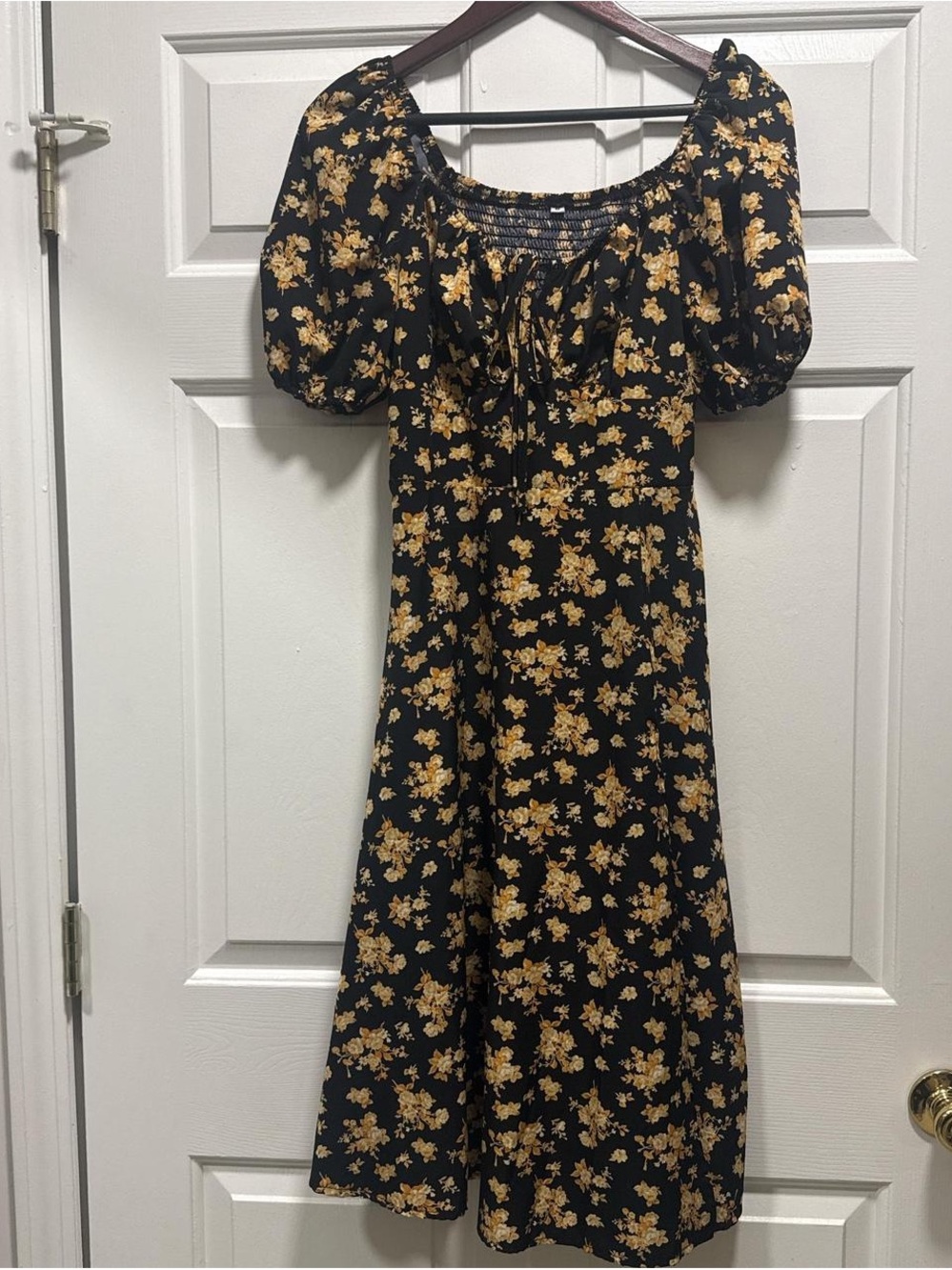 Black & Yellow Floral Puff-Sleeve Midi Dress
